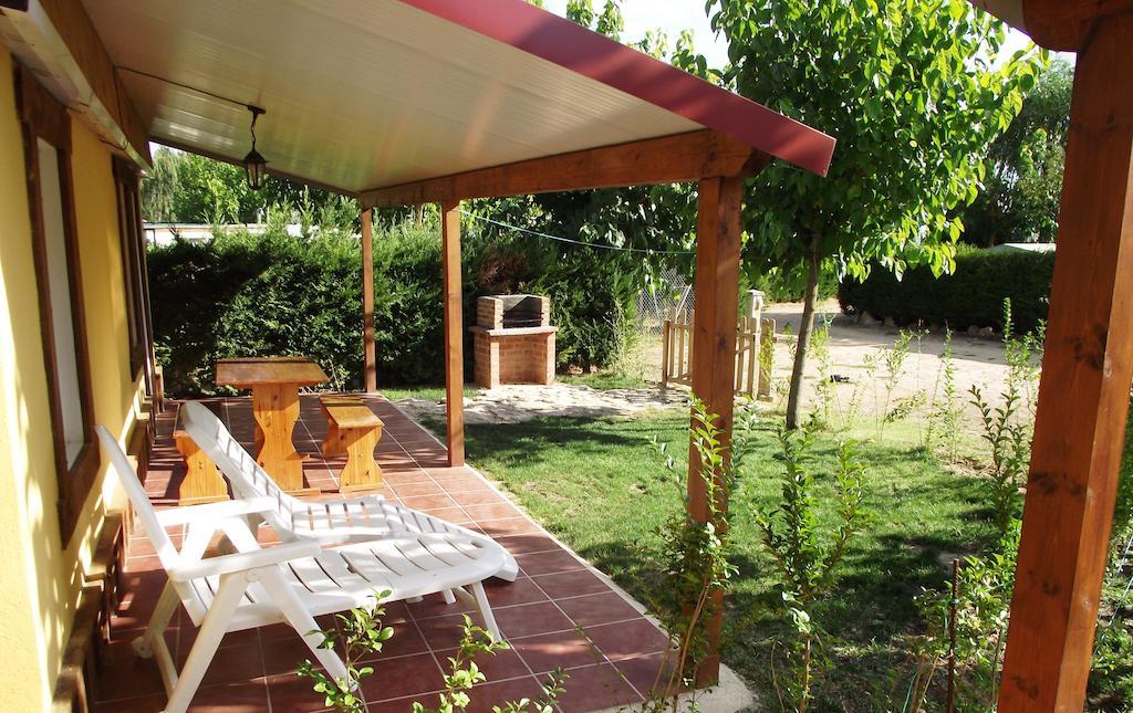 Camping Cubillas Кубильяс-де-Санта-Марта Номер фото